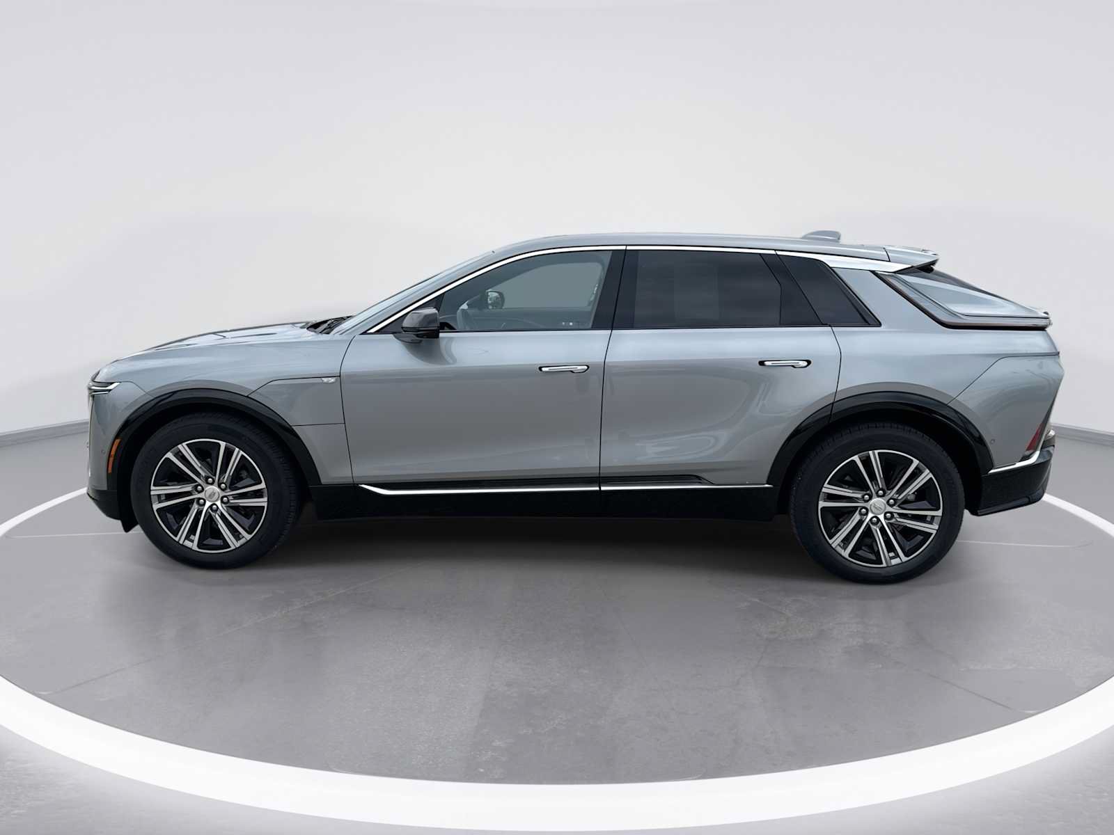 Certified 2024 Cadillac Lyriq Luxury AWD/4WD image 6