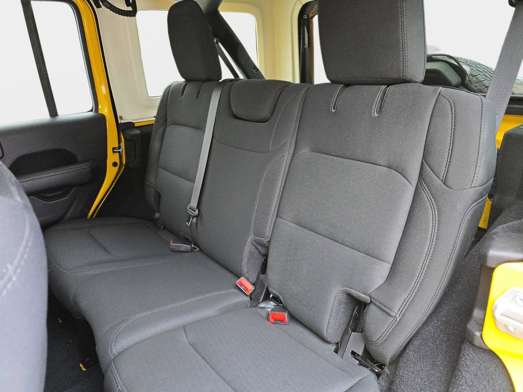 Used 2019 Jeep Wrangler Unlimited Sahara AWD/4WD image 17