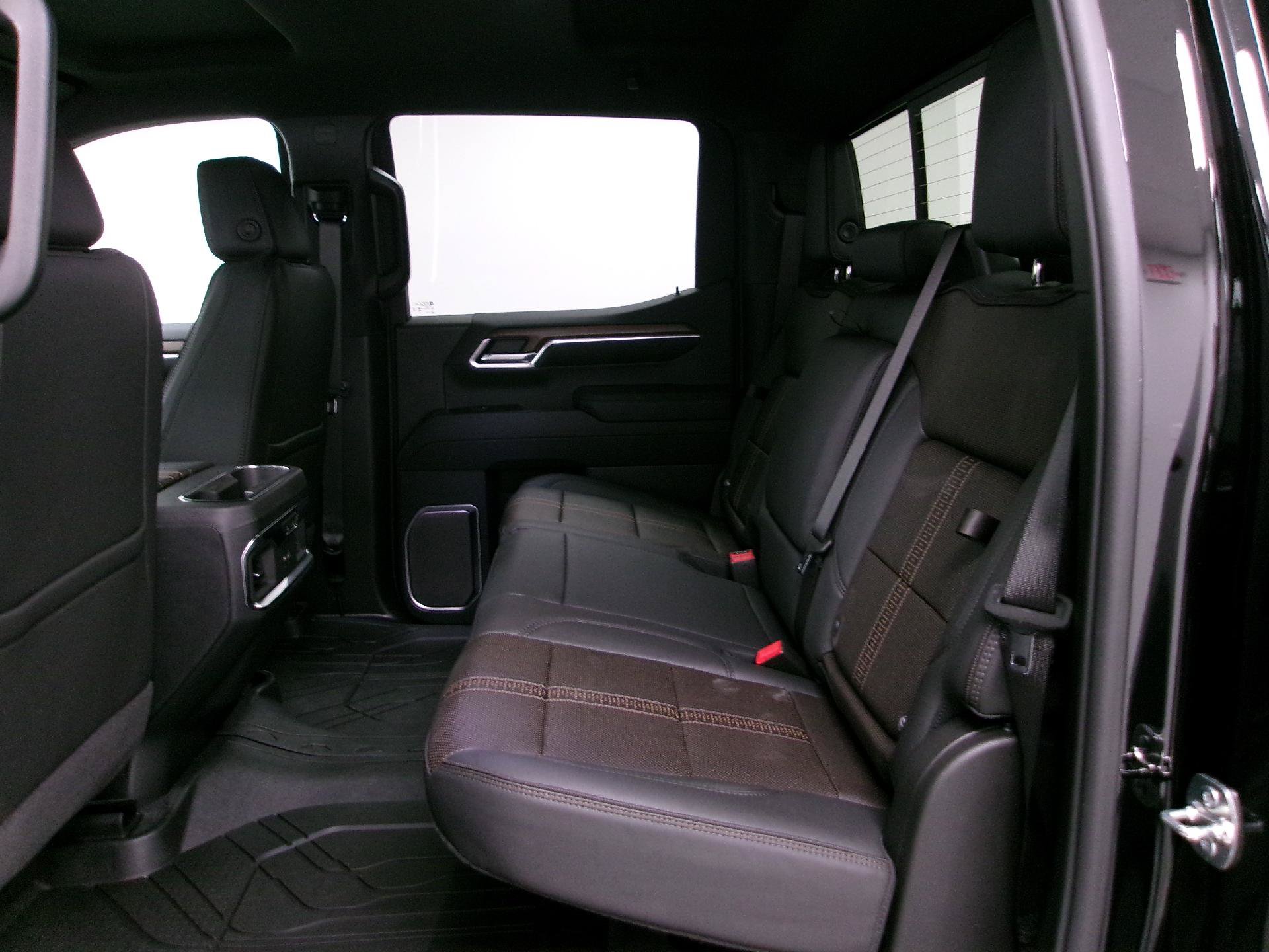 New 2026 Chevrolet Silverado 1500 High Country w/ Technology Package AWD/4WD image 10