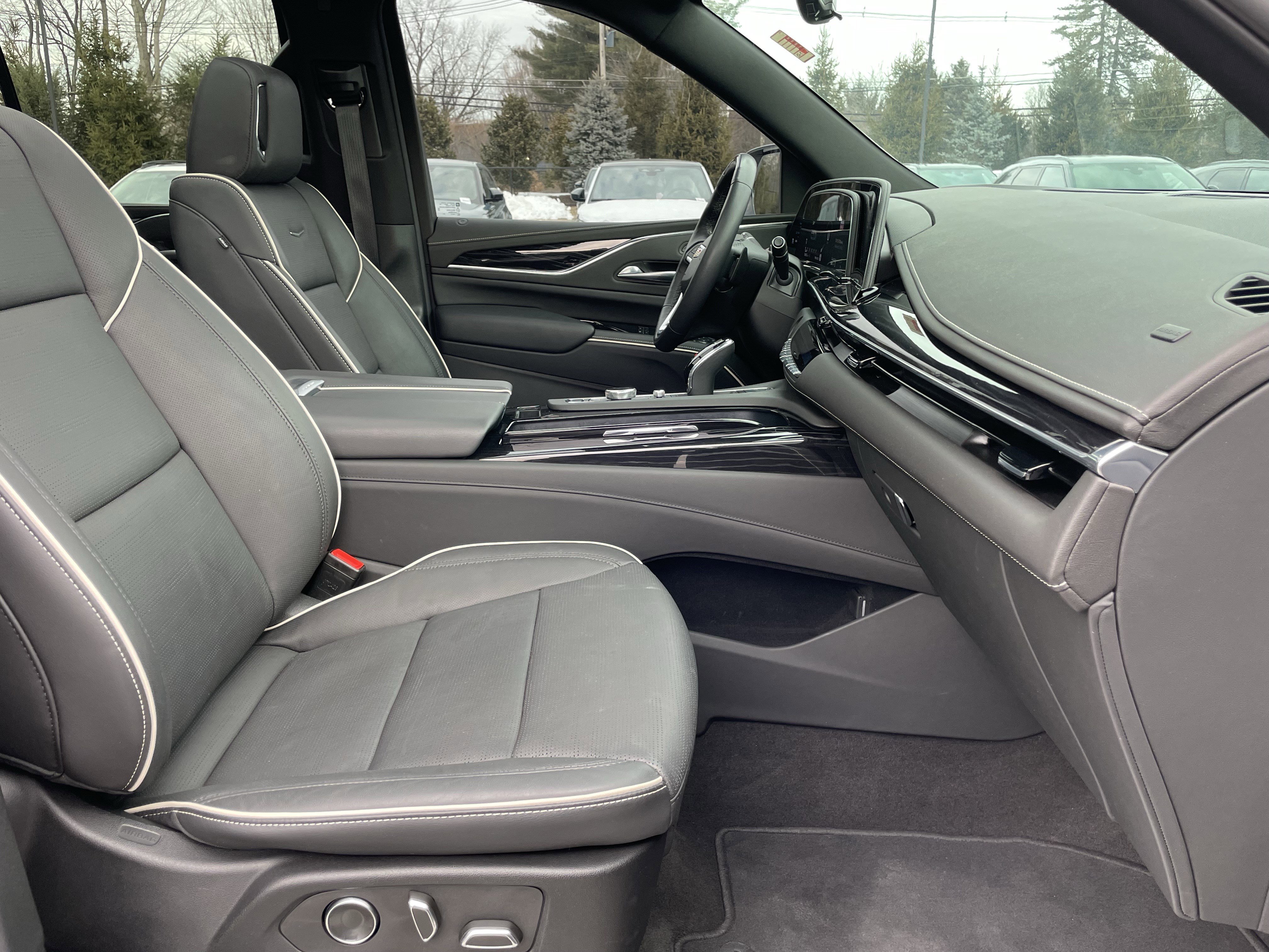 Used 2024 Cadillac Escalade Sport w/ LPO, ONYX Package image 15