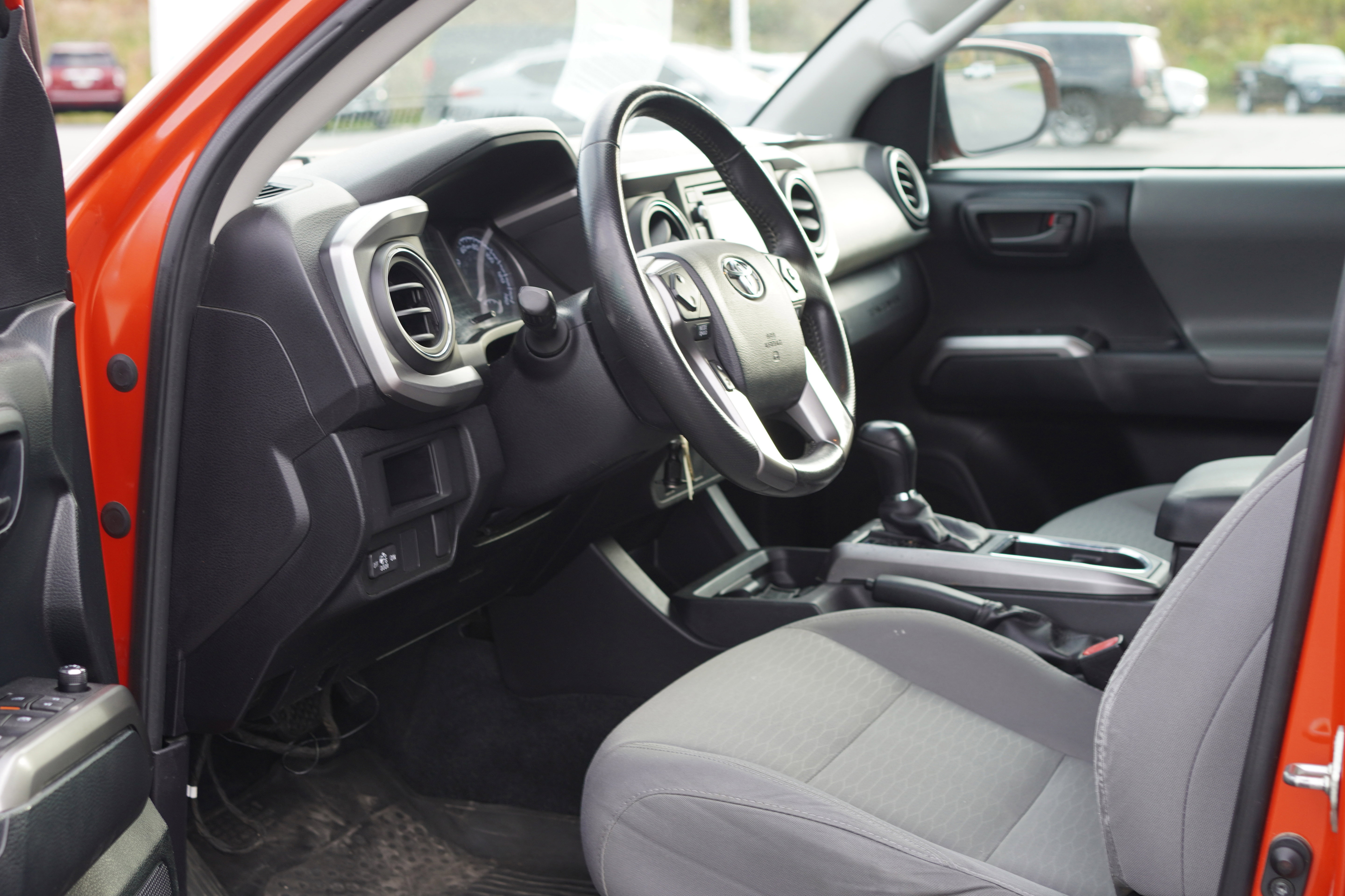 Used 2017 Toyota Tacoma SR5 image 25