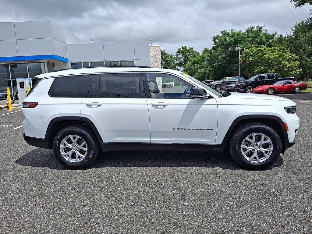 Used 2023 Jeep Grand Cherokee L Limited AWD/4WD image 10