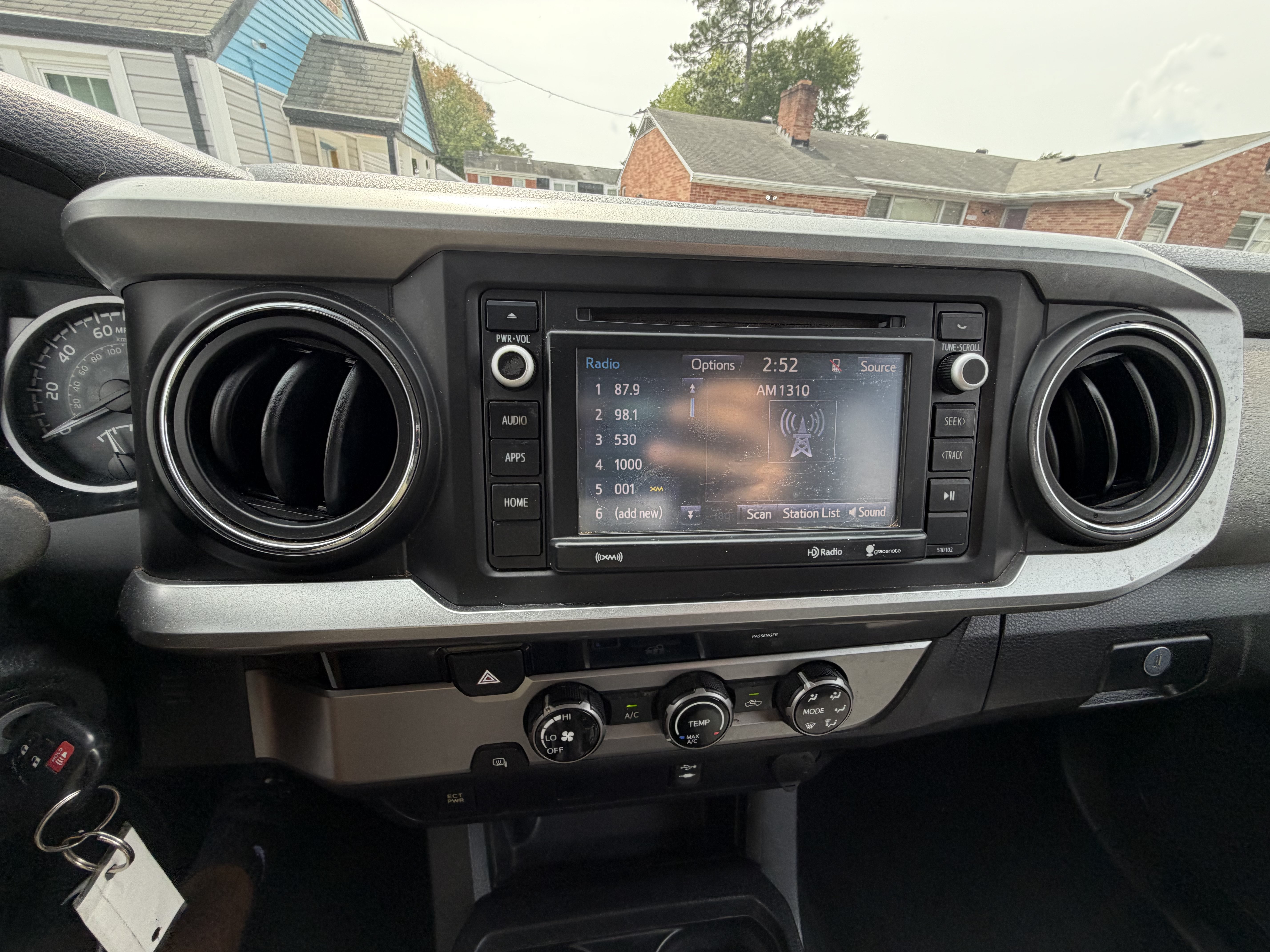 Used 2016 Toyota Tacoma SR5 w/ Towing Package RWD image 17