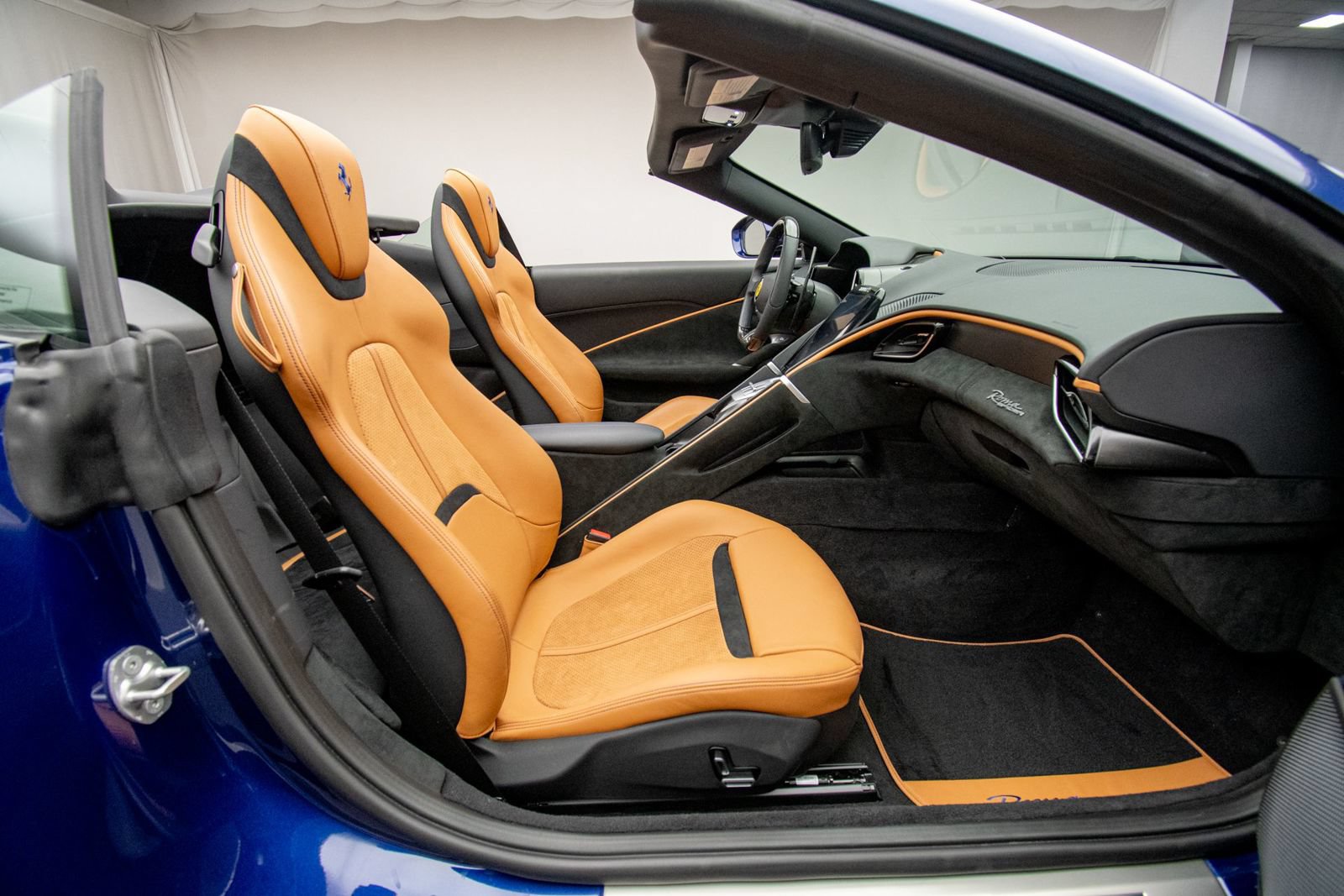 Used 2025 Ferrari Roma Spider RWD image 22