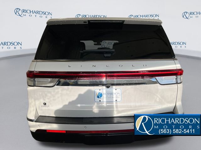 Used 2022 Lincoln Navigator Reserve image 4
