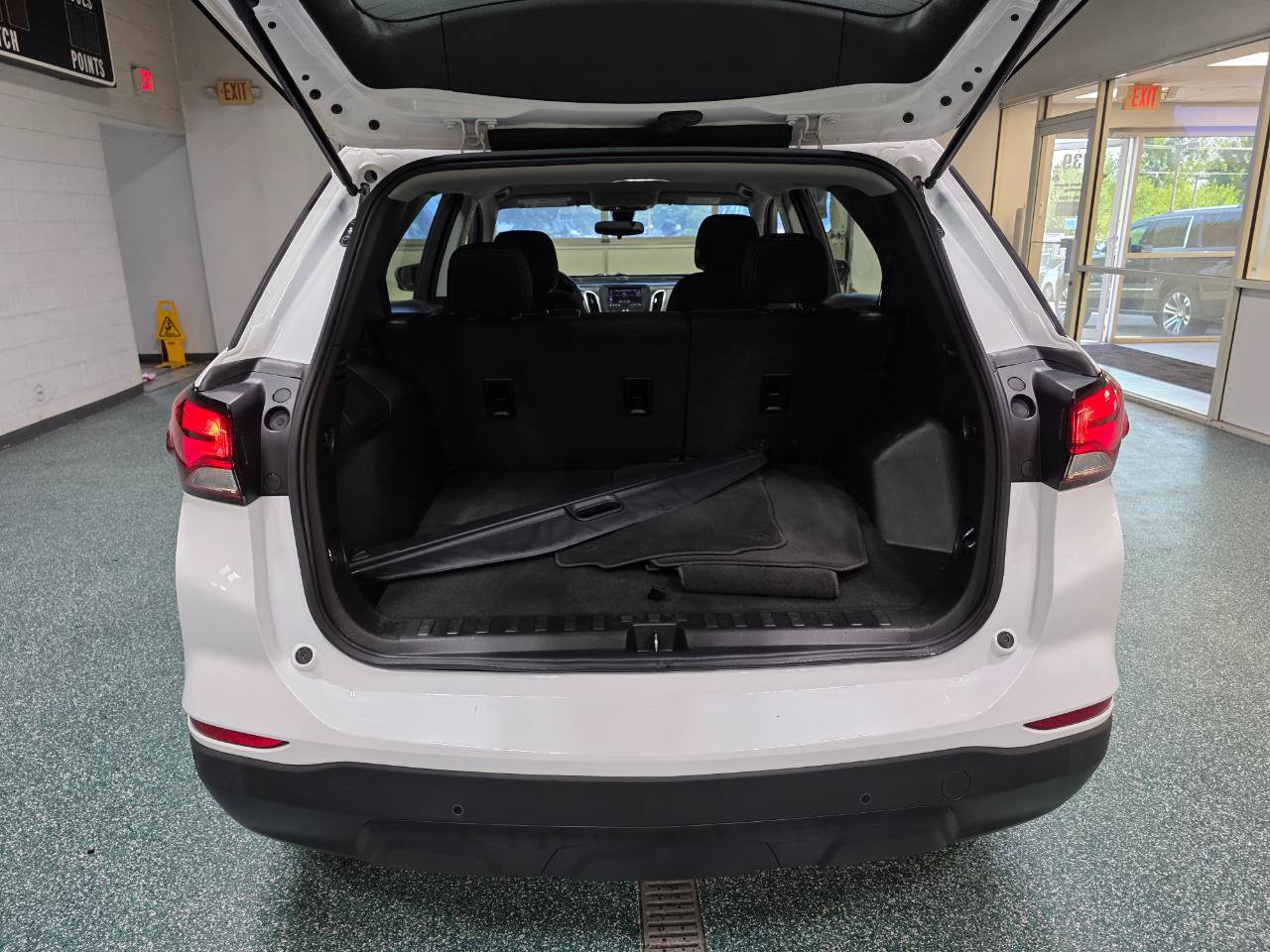 Used 2022 Chevrolet Equinox LS FWD image 21