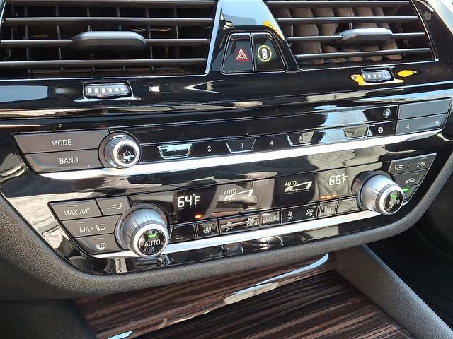 Used 2022 BMW 540i xDrive w/ Premium Package image 17