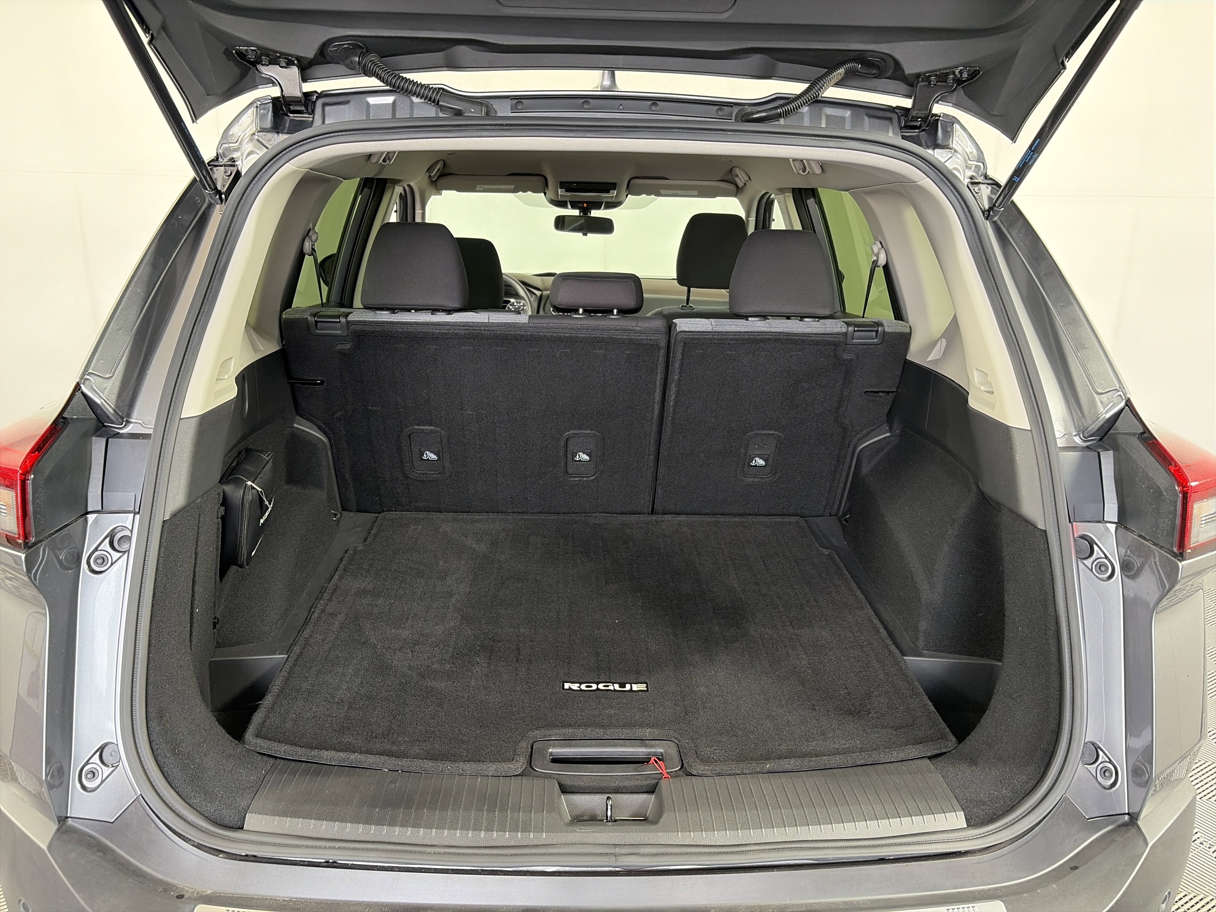 Used 2023 Nissan Rogue SV AWD/4WD image 14