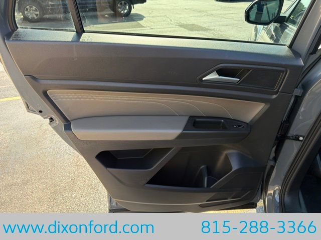 Used 2023 Volkswagen Atlas Cross Sport SEL R-Line AWD/4WD image 26