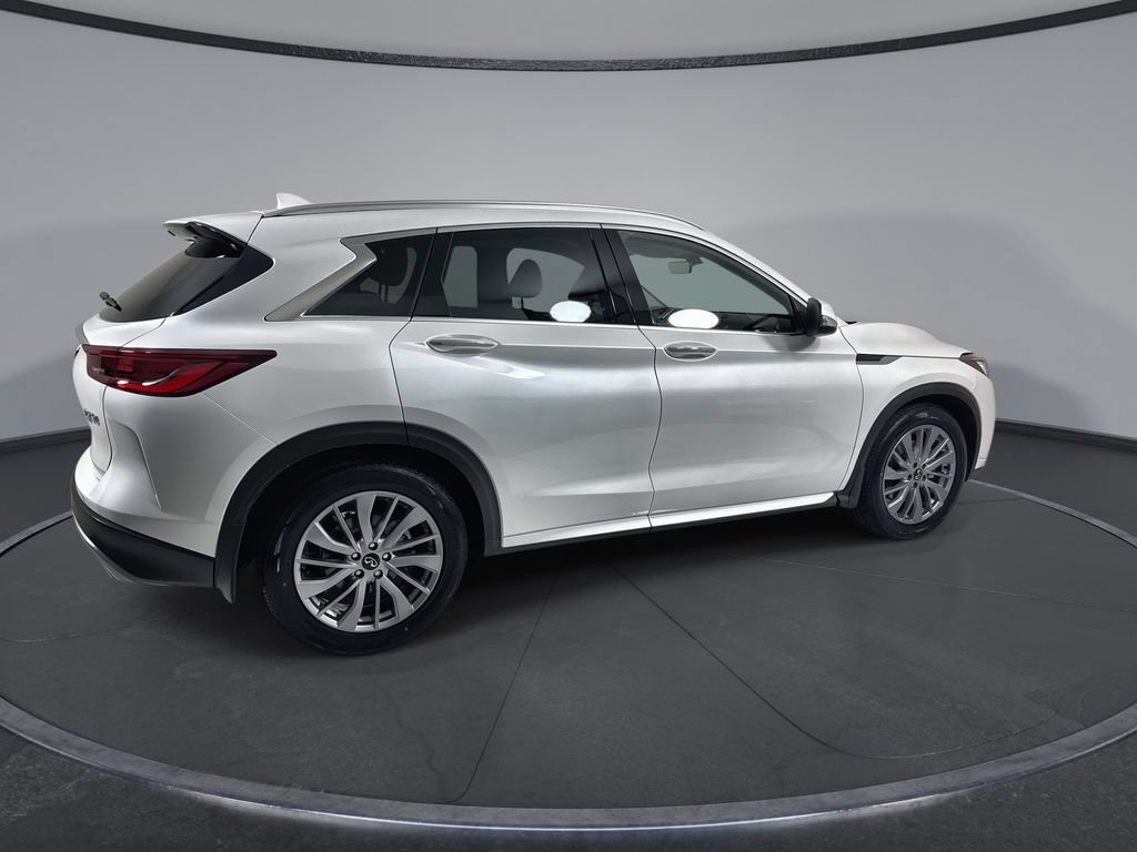 Used 2023 INFINITI QX50 Luxe AWD/4WD image 9