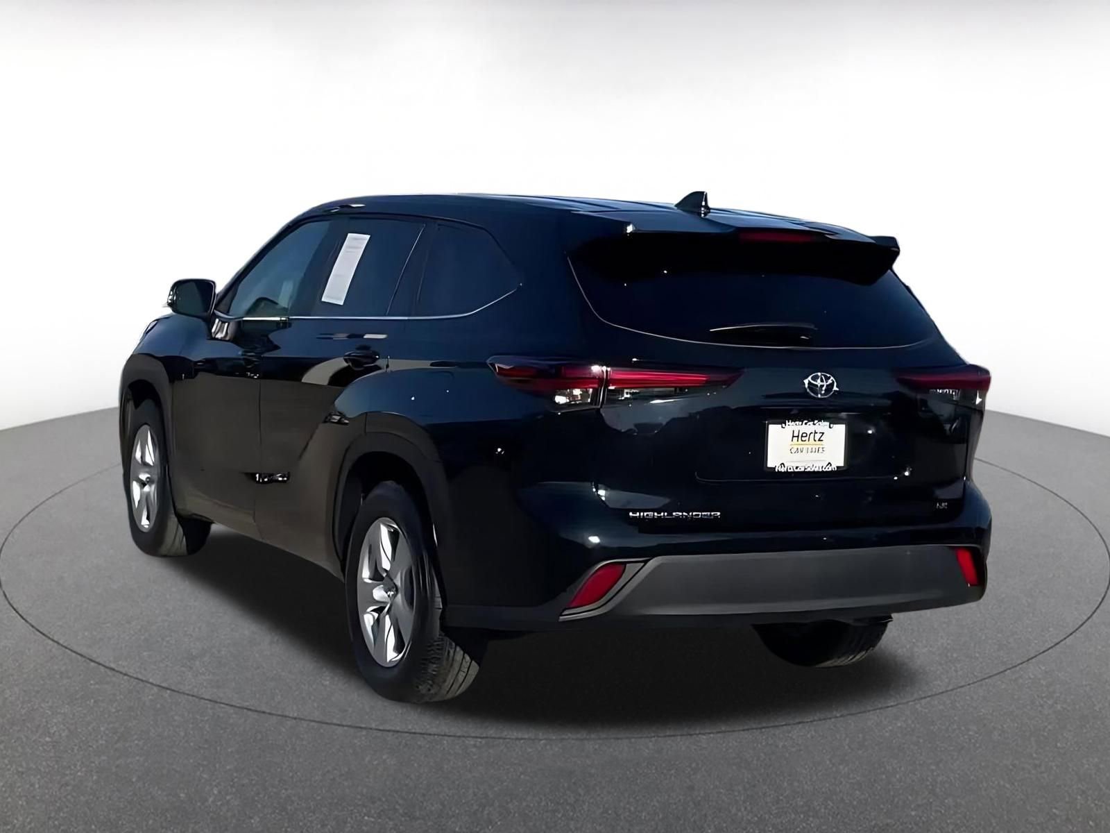 Used 2025 Toyota Highlander LE image 11