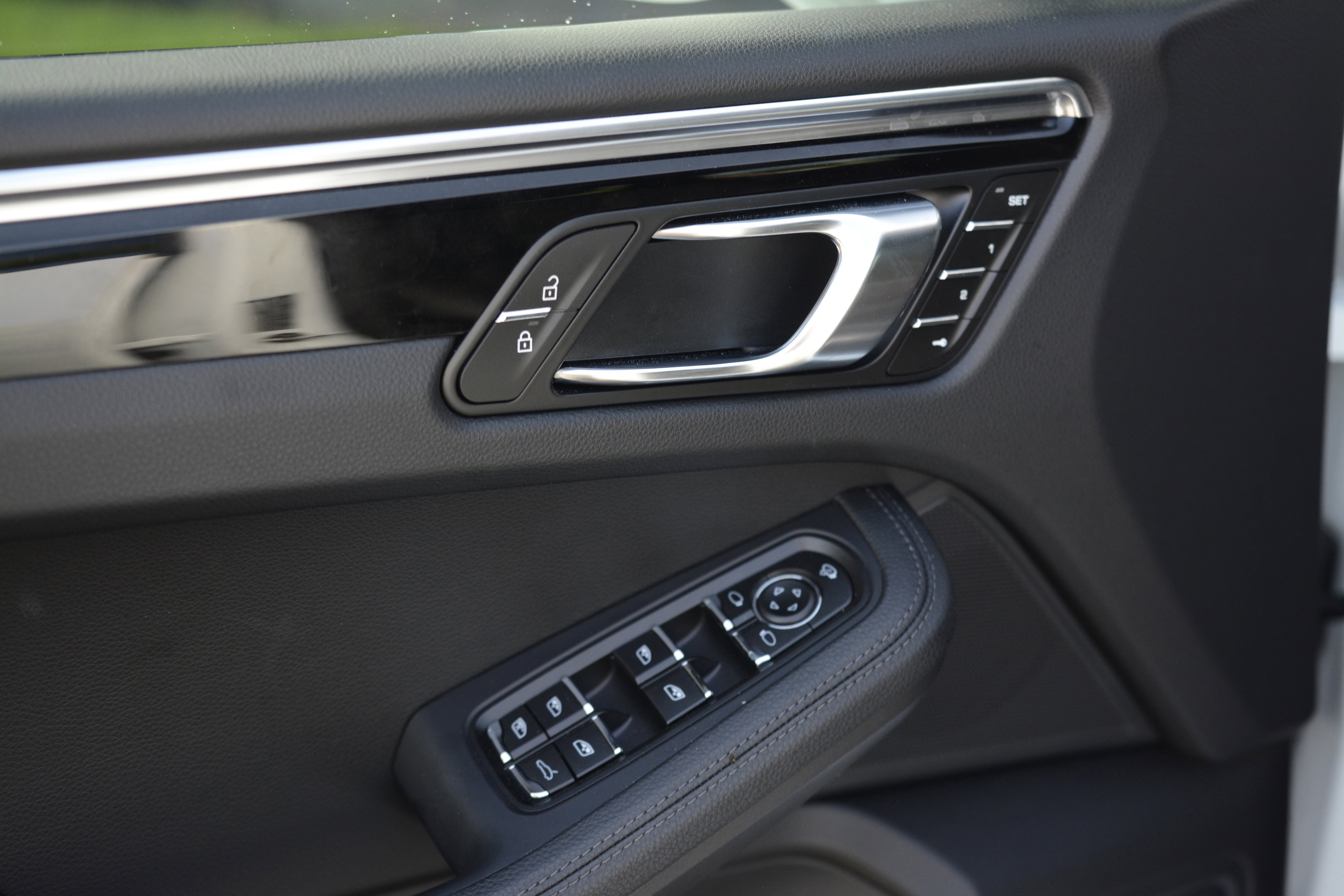 Certified 2026 Porsche Macan AWD/4WD image 14