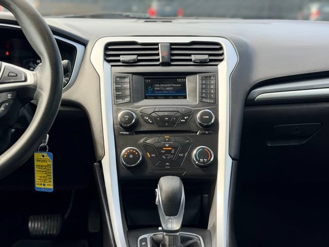 Used 2016 Ford Fusion SE FWD image 20