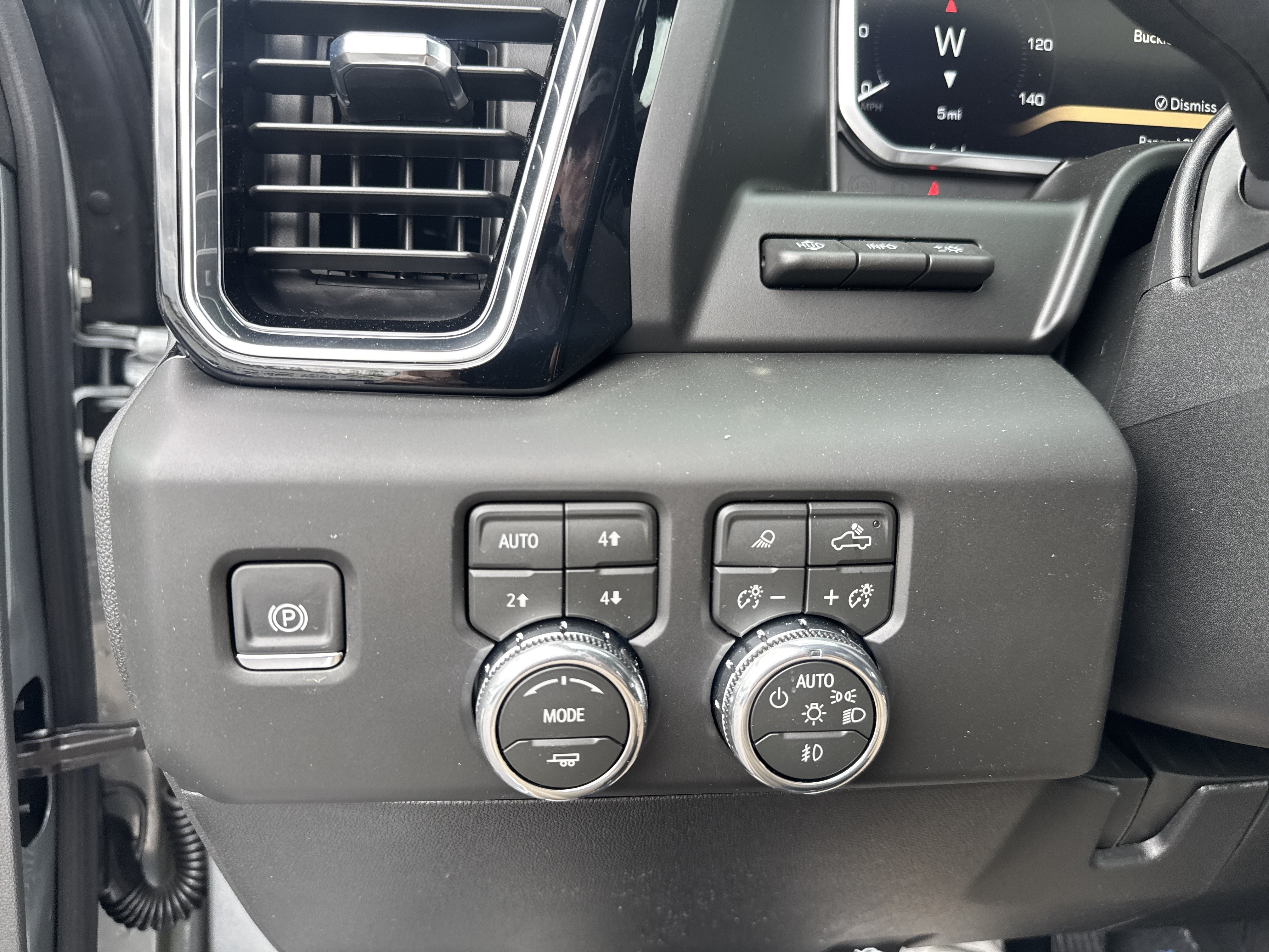 New 2026 GMC Sierra 2500 Denali w/ Denali Reserve Package AWD/4WD image 32