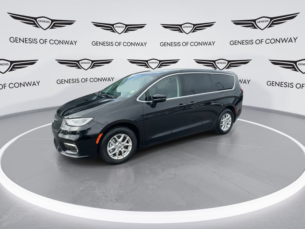 Used 2024 Chrysler Pacifica Touring-L FWD image 4