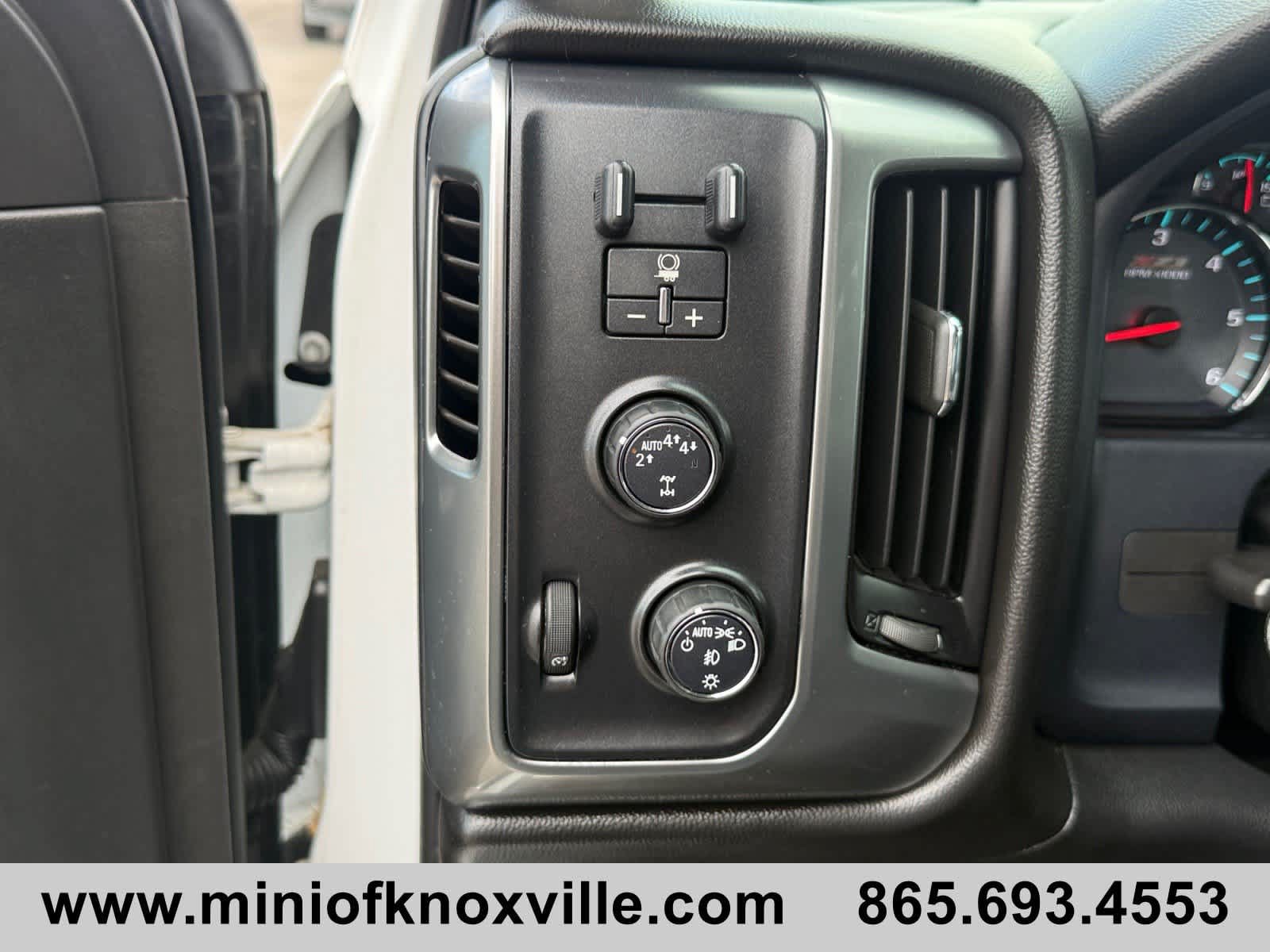 Used 2017 Chevrolet Silverado 1500 LT w/ All Star Edition AWD/4WD image 28