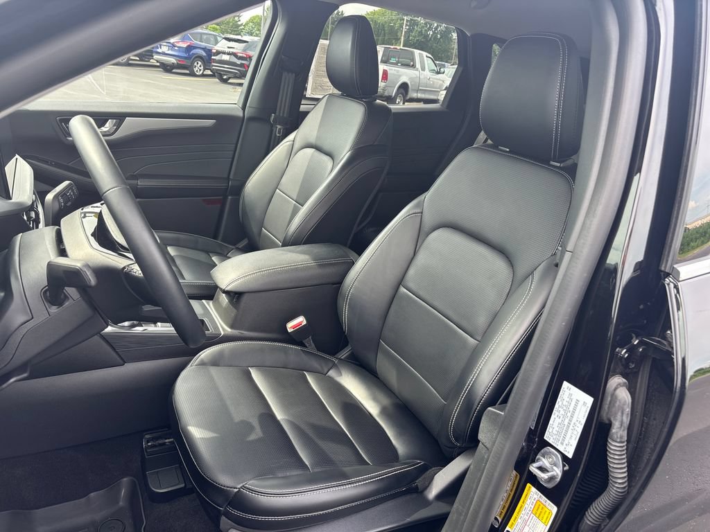 Certified 2024 Ford Escape Platinum AWD/4WD image 11