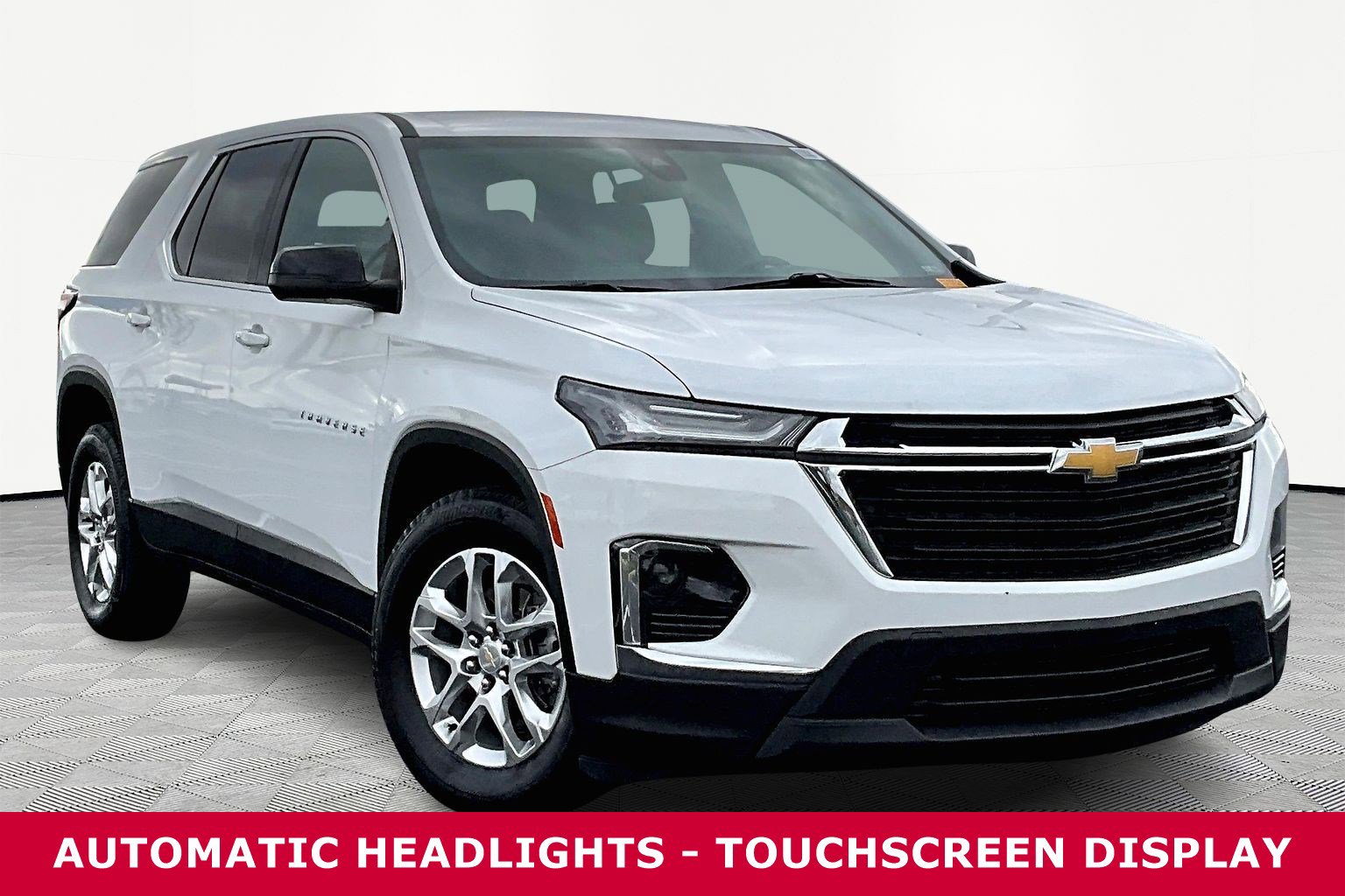 Used 2023 Chevrolet Traverse LS image 3