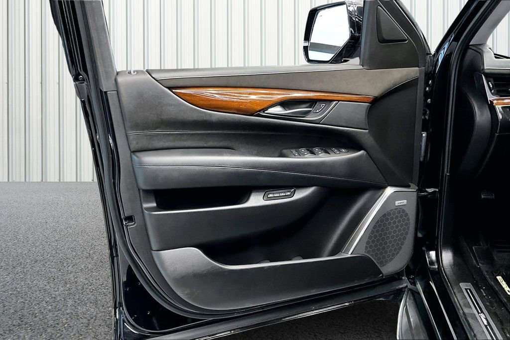 Used 2016 Cadillac Escalade Luxury image 20