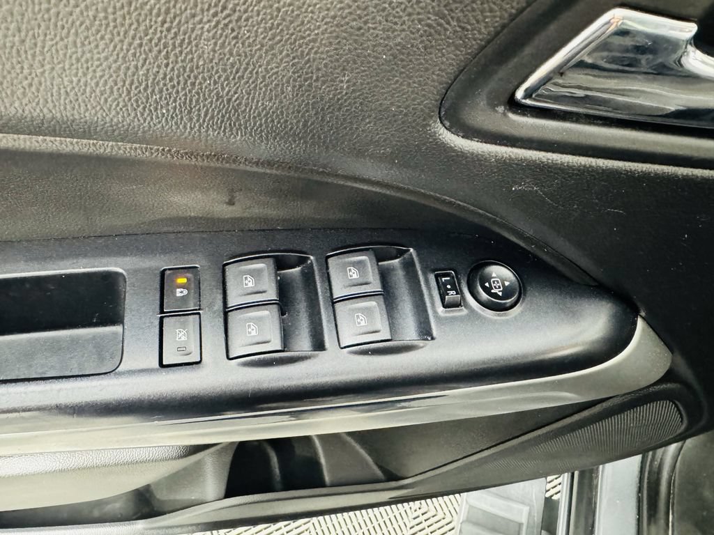 Used 2020 Chevrolet Colorado LT w/ LPO, Premium Interior Package AWD/4WD image 7