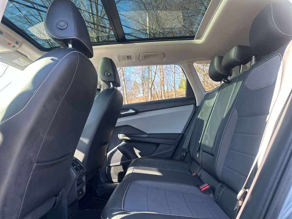 Certified 2022 Volkswagen Taos SE image 13