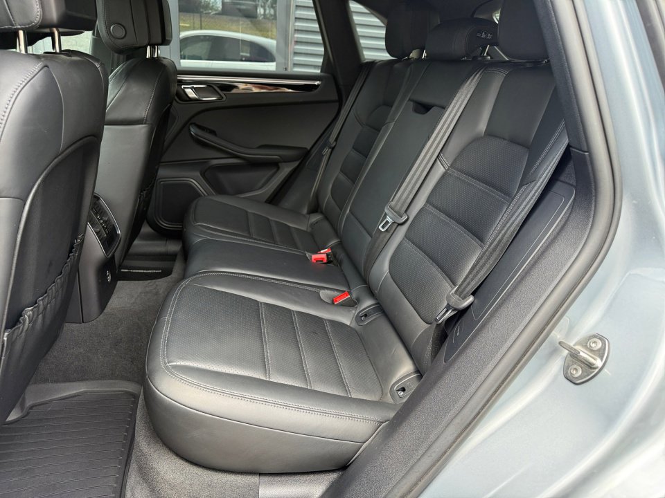 Certified 2022 Porsche Macan S AWD/4WD image 20
