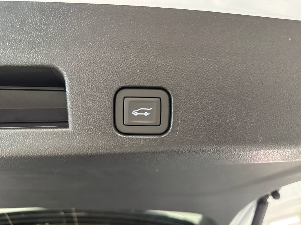 New 2026 Chevrolet Traverse High Country w/ LPO, Floor Liner Package AWD/4WD image 49
