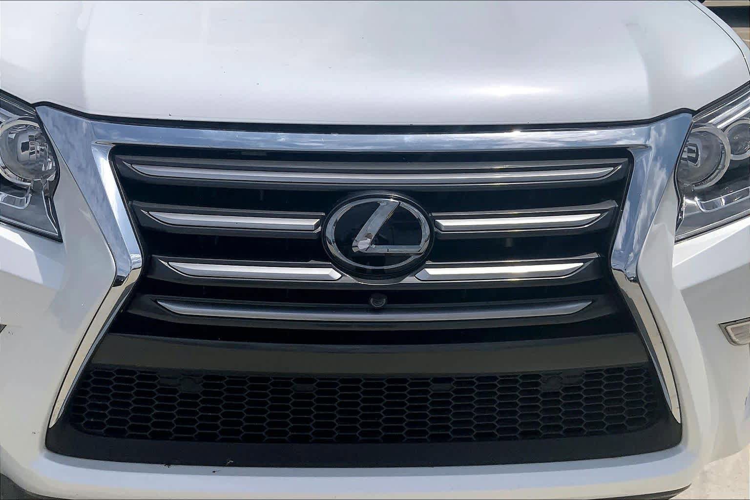 Used 2019 Lexus GX 460 Luxury AWD/4WD image 32
