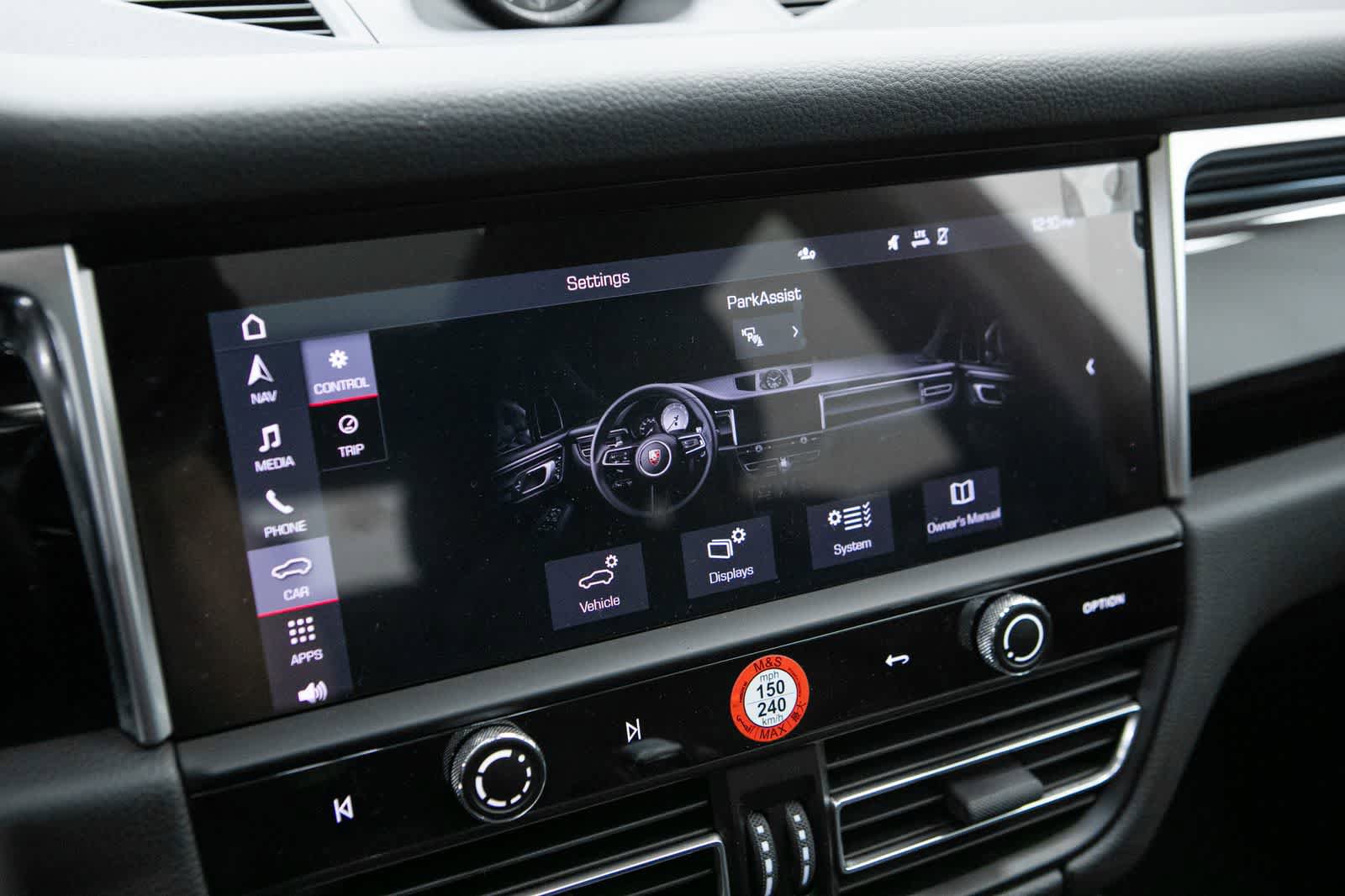 Certified 2023 Porsche Macan AWD/4WD image 15