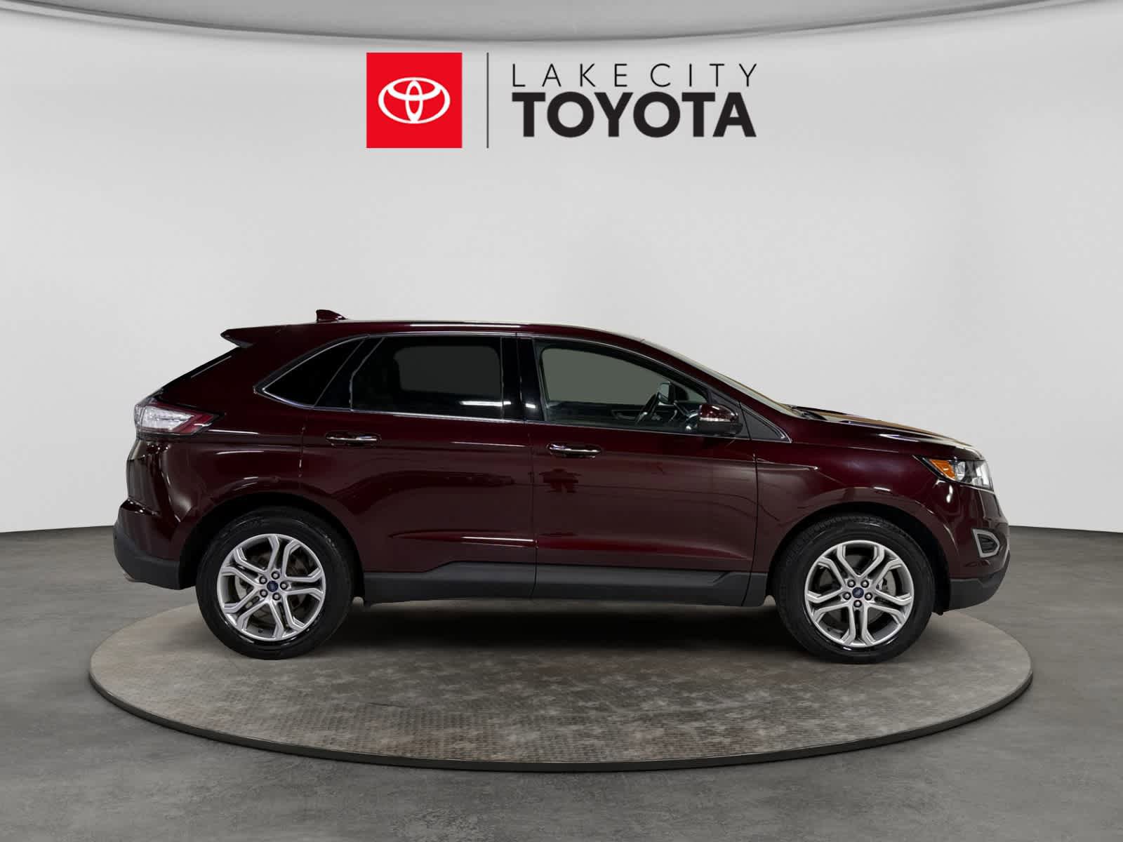 Used 2017 Ford Edge Titanium w/ Technology Package FWD image 11