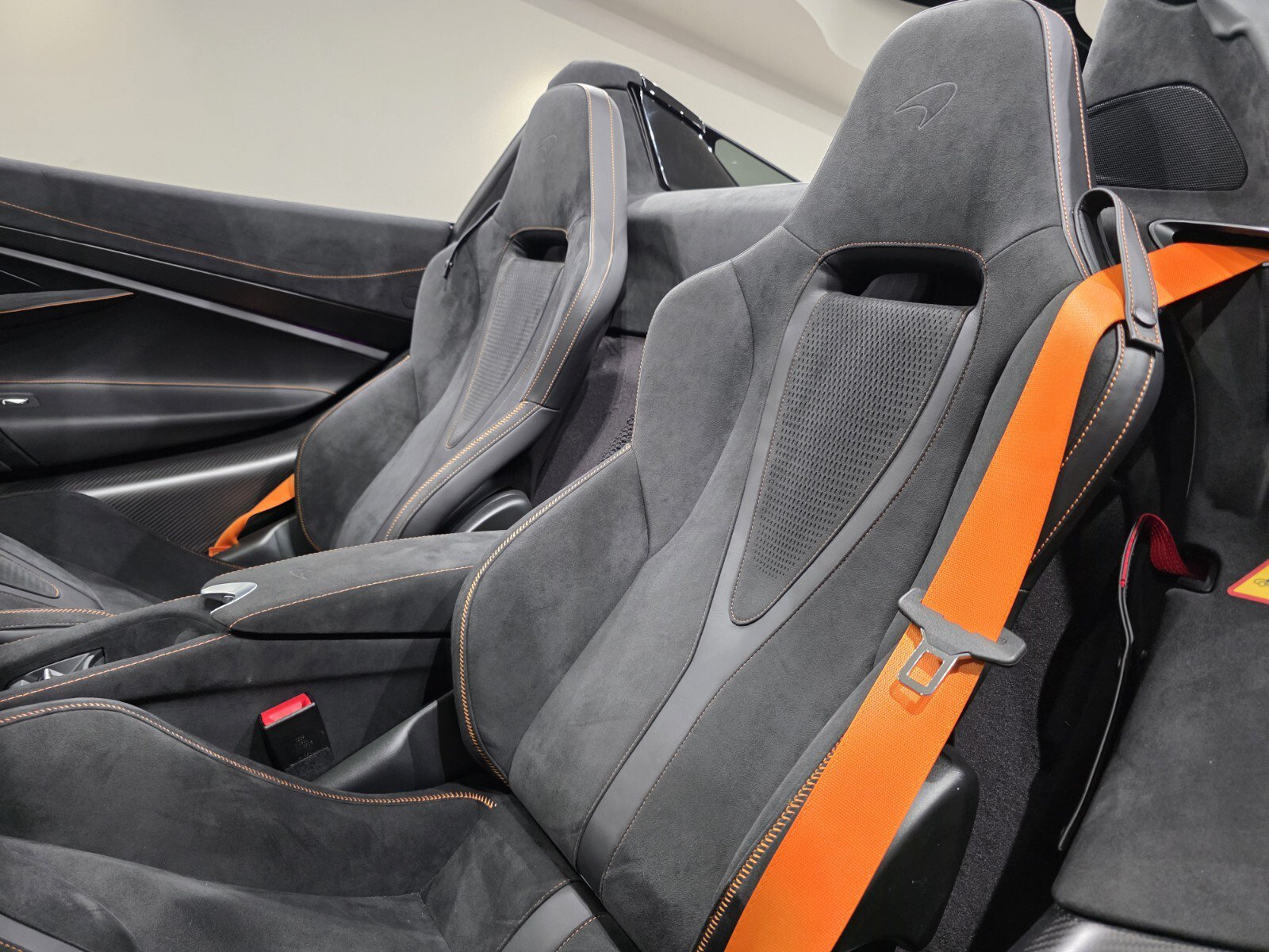 Used 2025 McLaren 750S Spider RWD image 8
