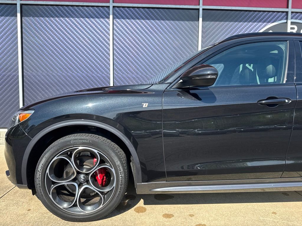 Used 2023 Alfa Romeo Stelvio Ti AWD/4WD image 22
