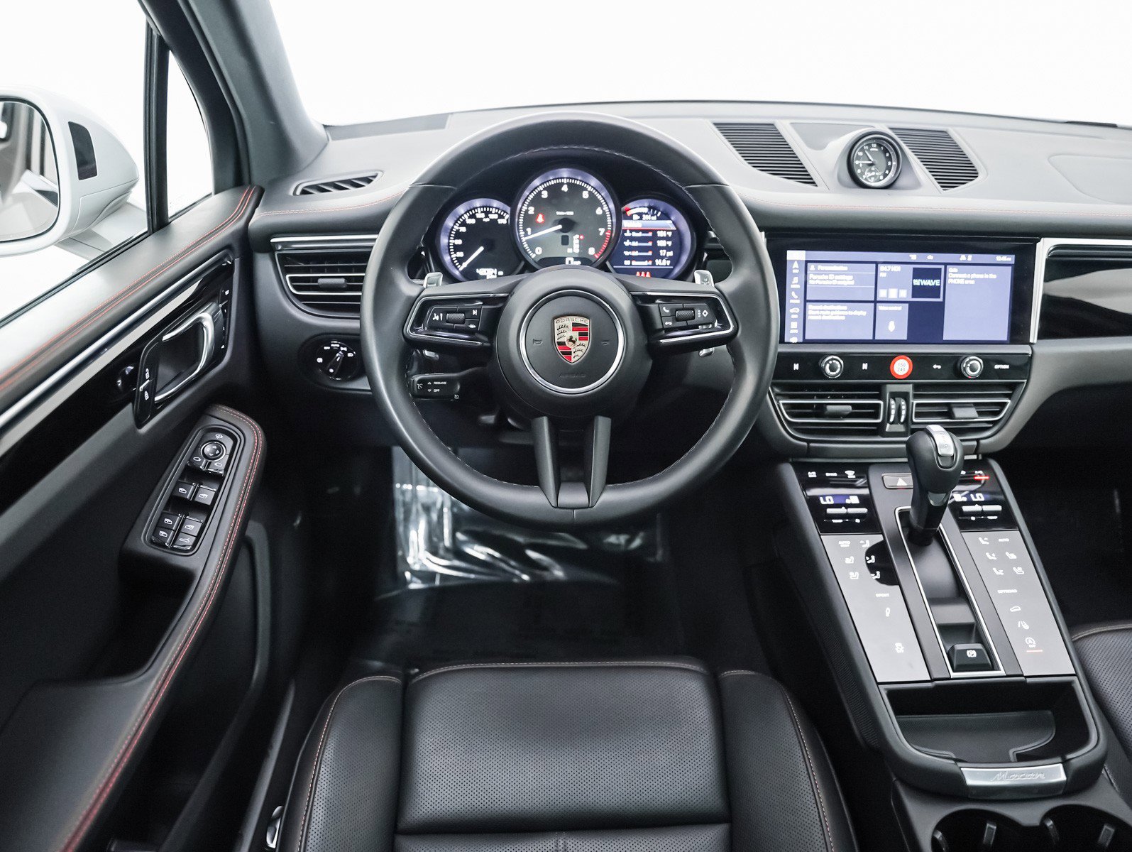 Certified 2022 Porsche Macan S w/ Premium Package Plus image 16