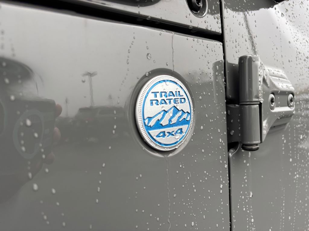 Used 2023 Jeep Wrangler Unlimited Sahara w/ Cold Weather Group AWD/4WD image 31