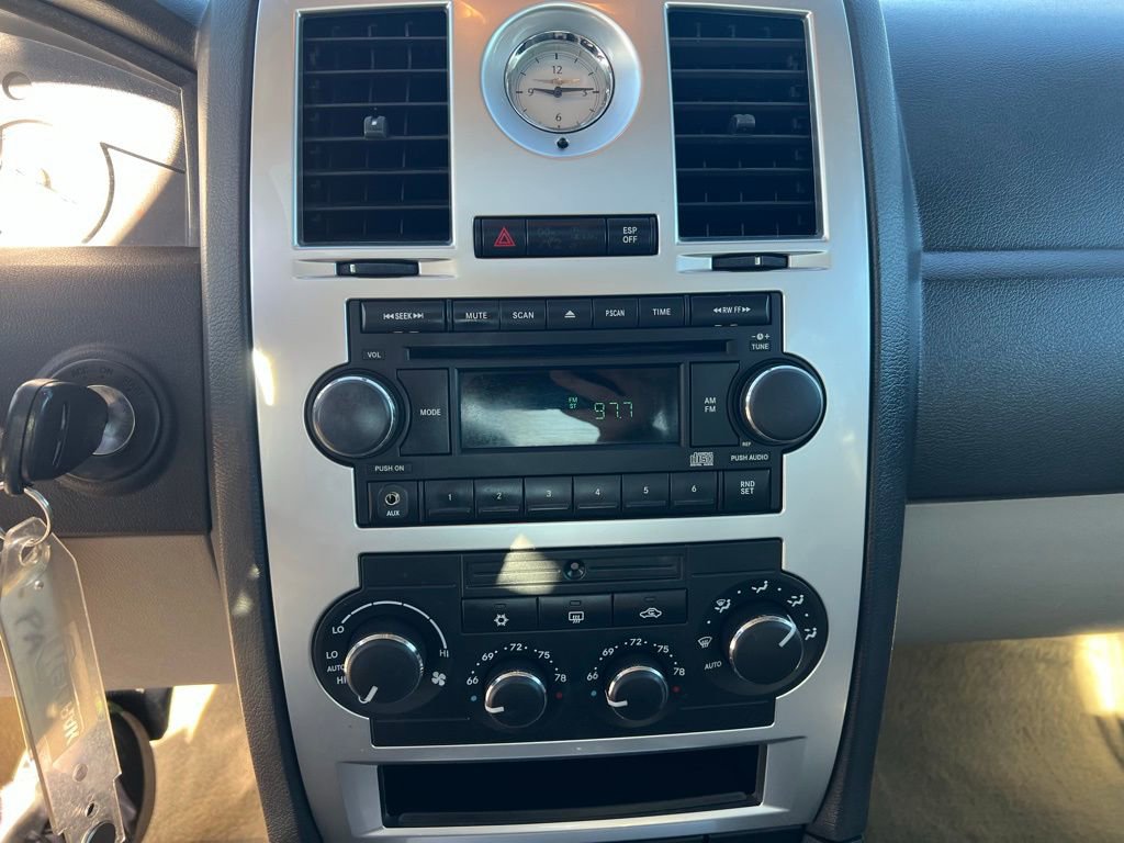 Used 2006 Chrysler 300 C w/ Protection Group II image 34