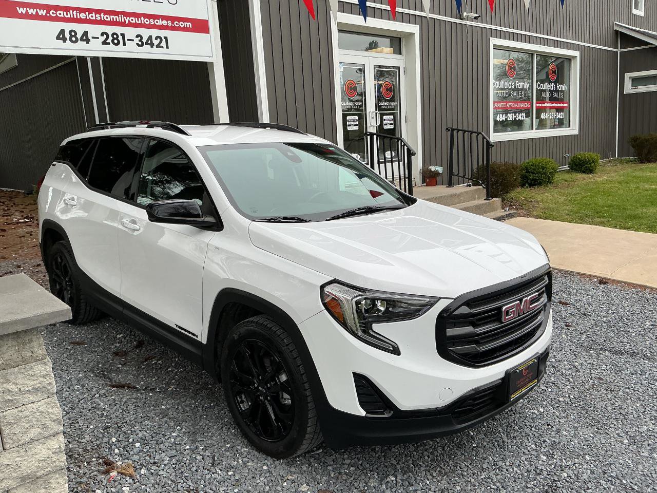 Used 2020 GMC Terrain SLE w/ Driver Convenience Package FWD image 3