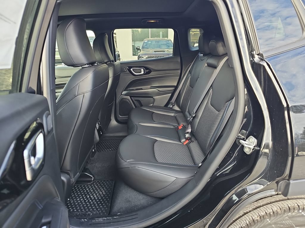 New 2026 Jeep Compass Latitude w/ Sun and Sound Group AWD/4WD image 30