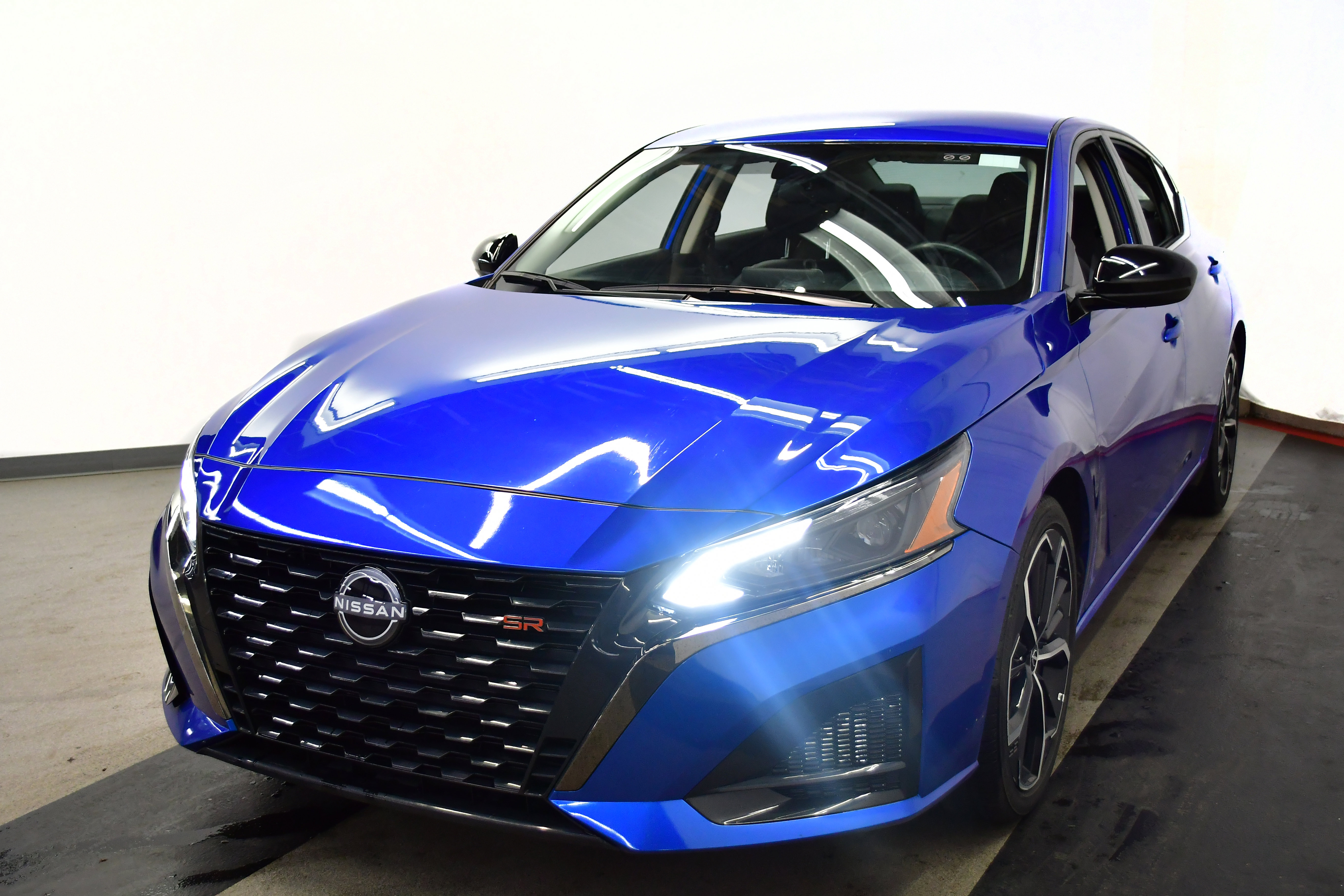 Used 2025 Nissan Altima 2.5 SR image 4