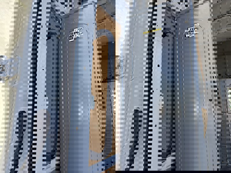 Used 2018 Nissan NV 2500 SV image 33