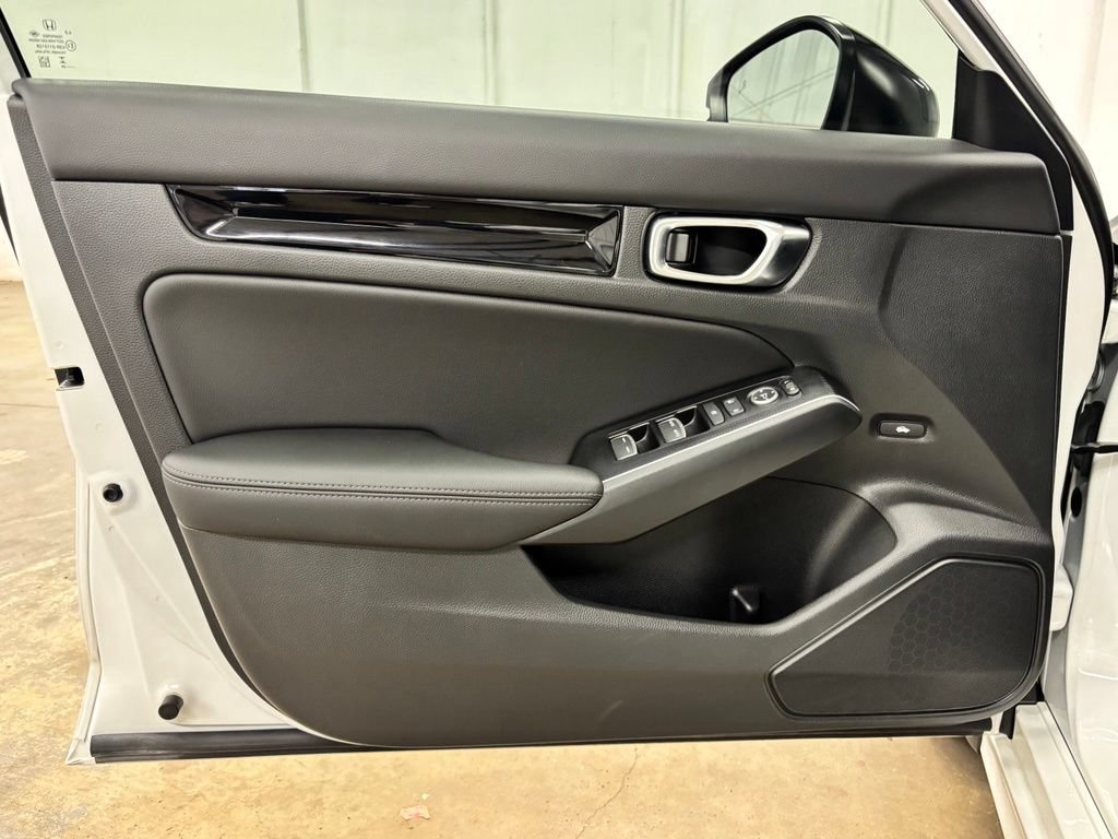 Used 2025 Honda Civic Sport image 17