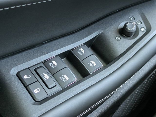 New 2025 Jeep Grand Cherokee L Overland w/ Luxury Tech Group IV image 21