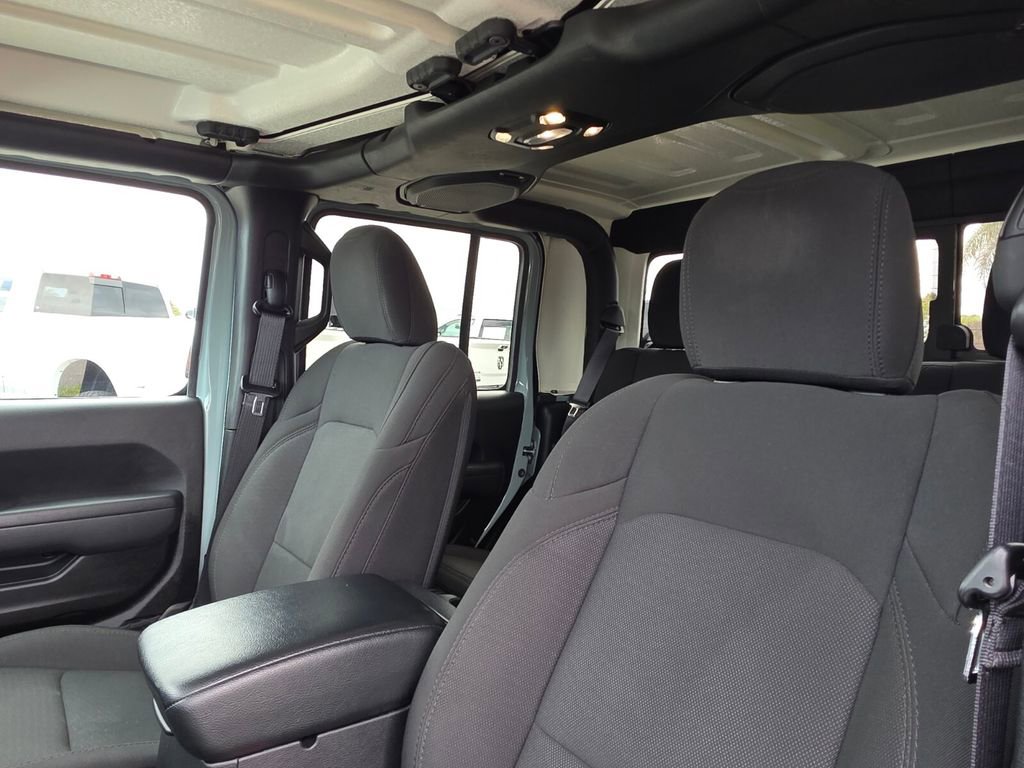 Used 2023 Jeep Gladiator Willys AWD/4WD image 20