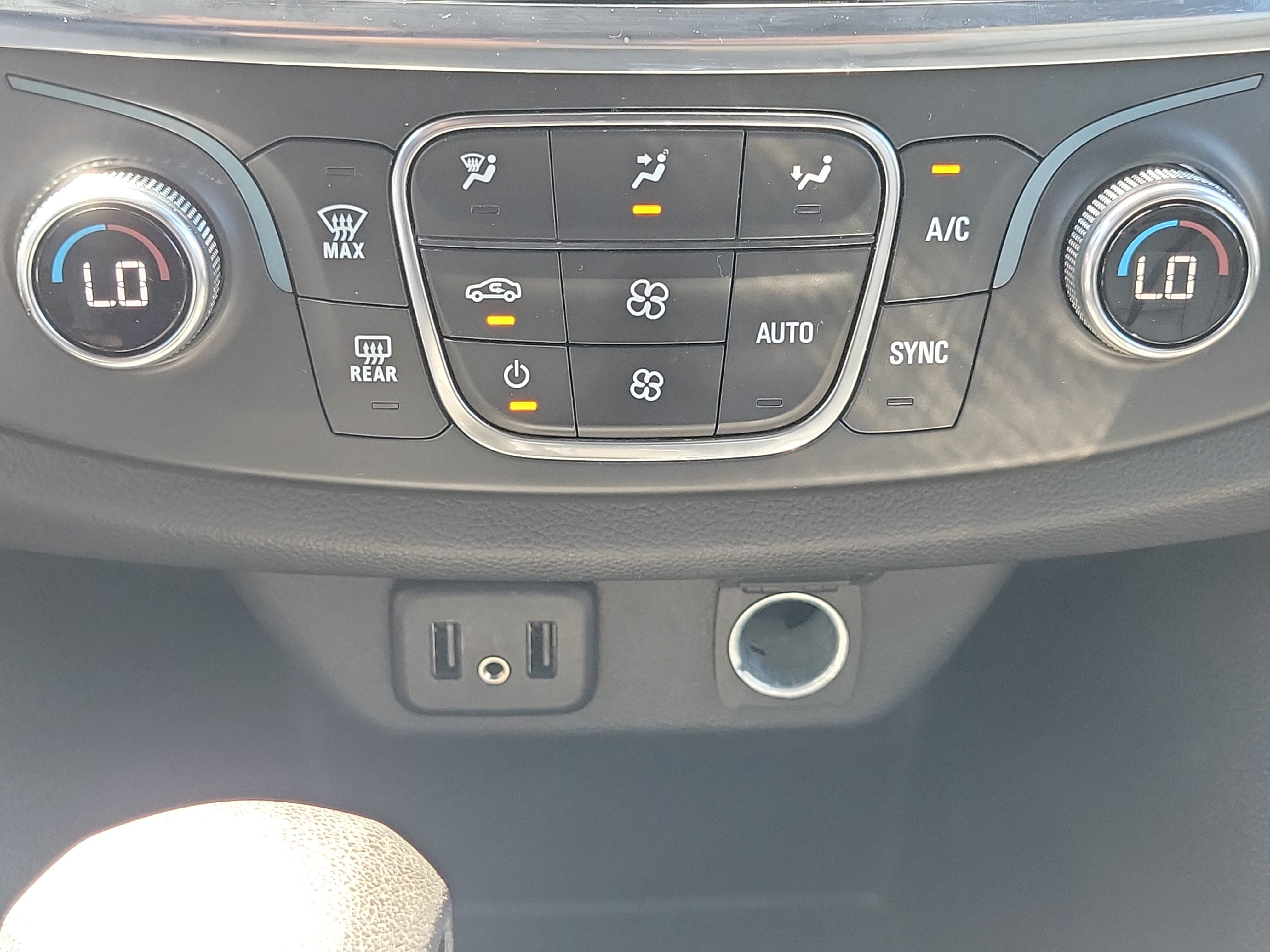 Used 2023 Chevrolet Traverse LS FWD image 25