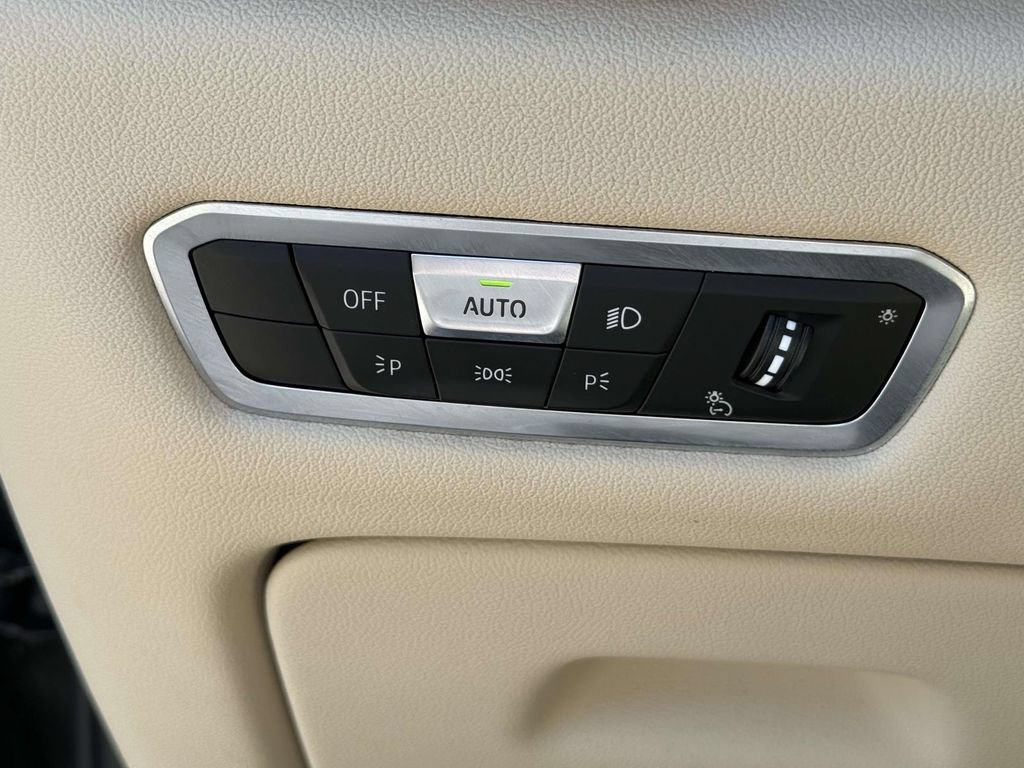 Used 2022 BMW X5 xDrive40i w/ M Sport Package AWD/4WD image 24