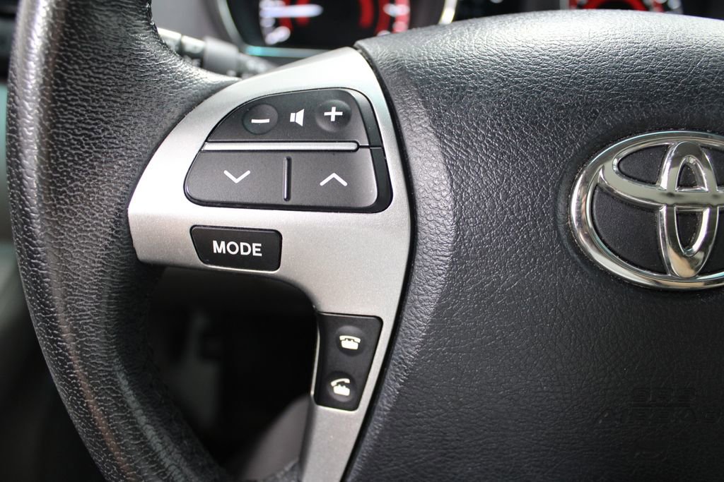 Used 2012 Toyota Highlander SE image 28