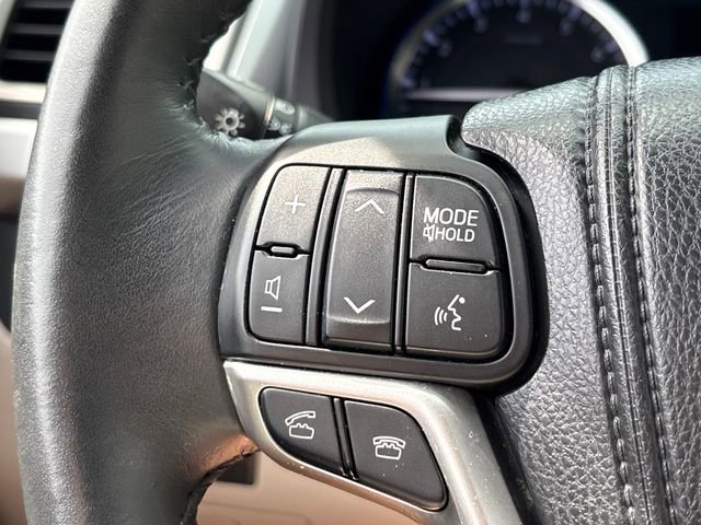 Used 2014 Toyota Highlander XLE FWD image 19