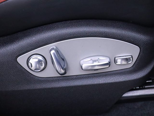 Certified 2024 Porsche Macan AWD/4WD image 29