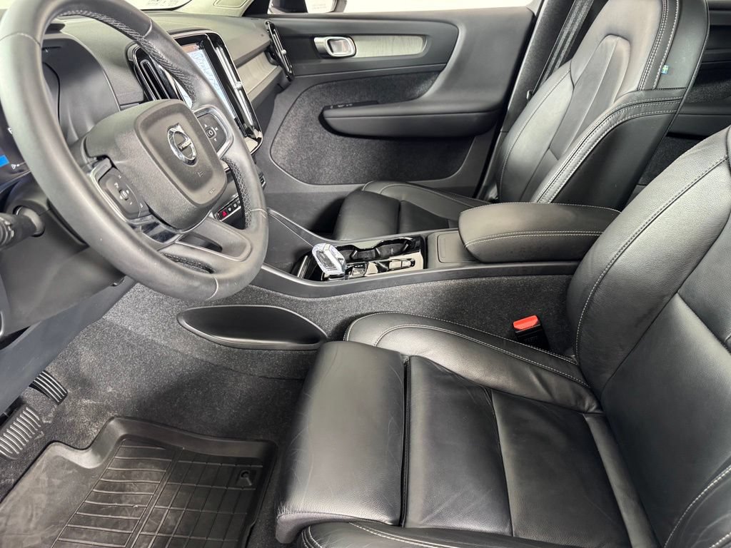 Certified 2023 Volvo XC40 B5 Plus w/ Driver Assist Package AWD/4WD image 18