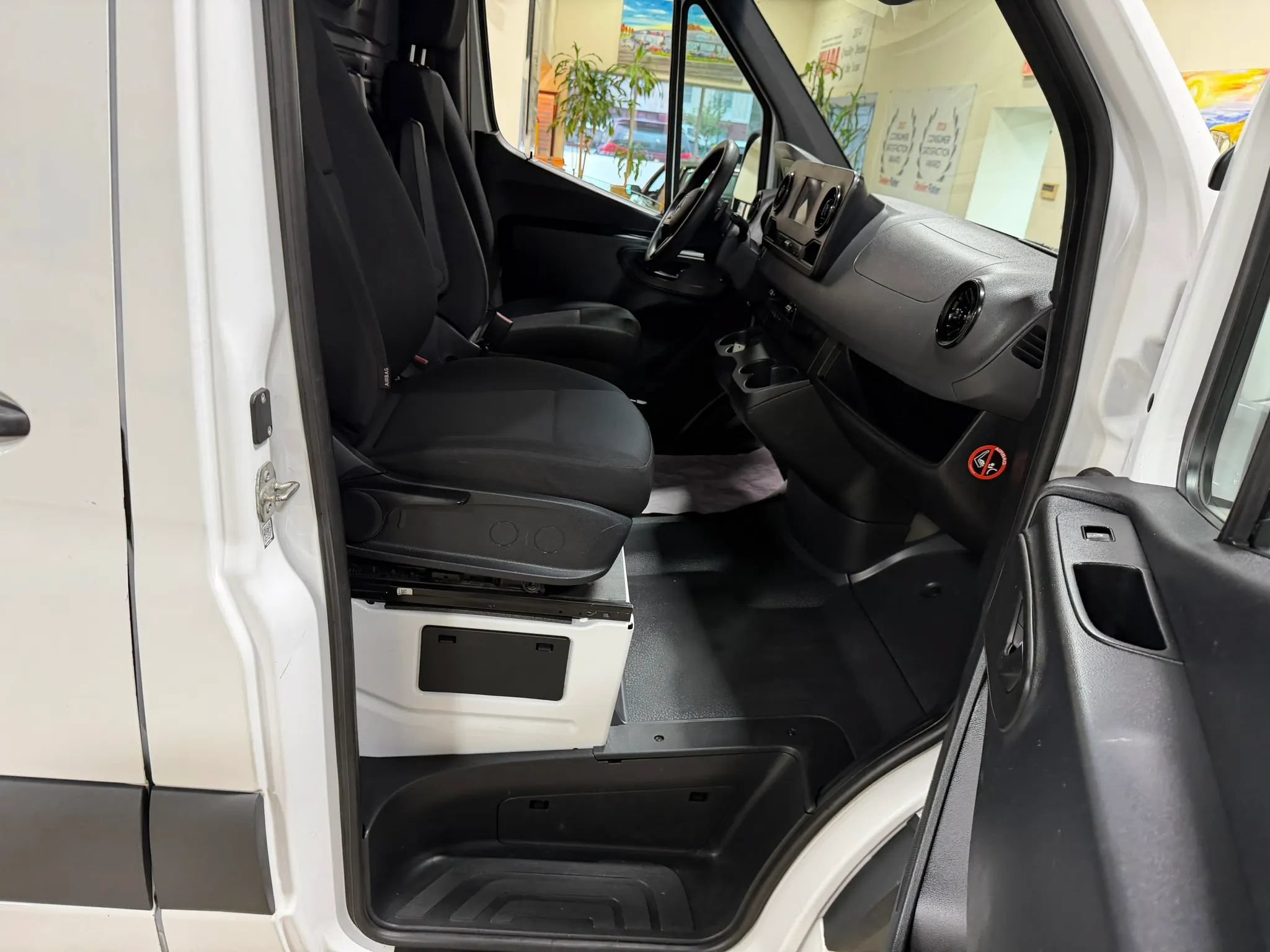 Used 2020 Mercedes-Benz Sprinter 2500 image 30