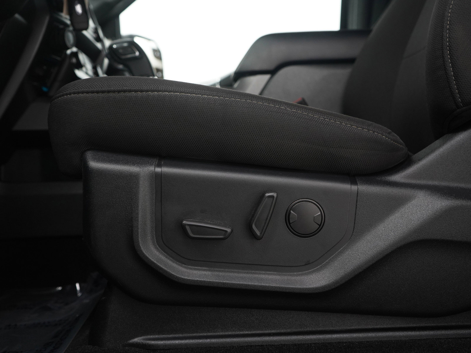 Used 2019 Ford F150 XLT w/ Equipment Group 302A Luxury AWD/4WD image 23